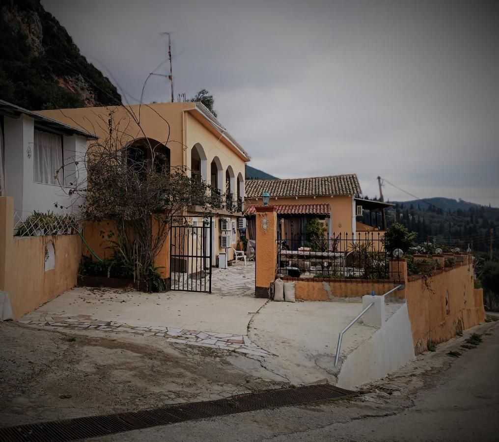 פאלאוקסטריצה Vassilis Apartments מראה חיצוני תמונה