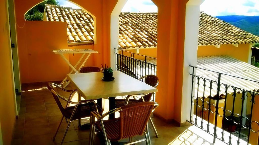 פאלאוקסטריצה Vassilis Apartments מראה חיצוני תמונה